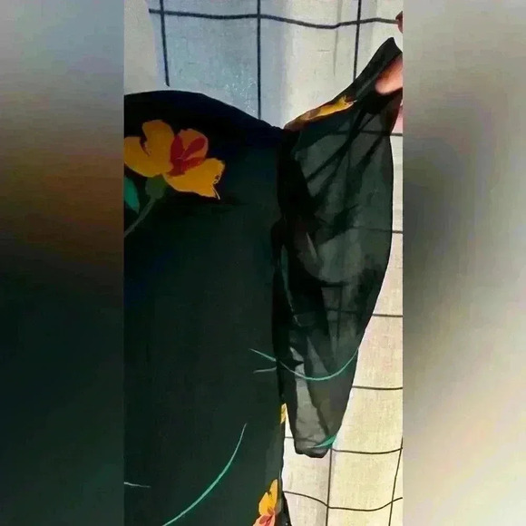 Green floral Mini Dress - Picture 4 of 9